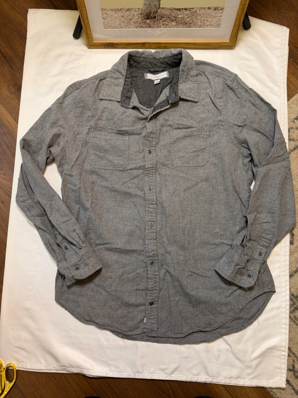 Men’s Pd&C size large Classic Gray Button-Up Shirt